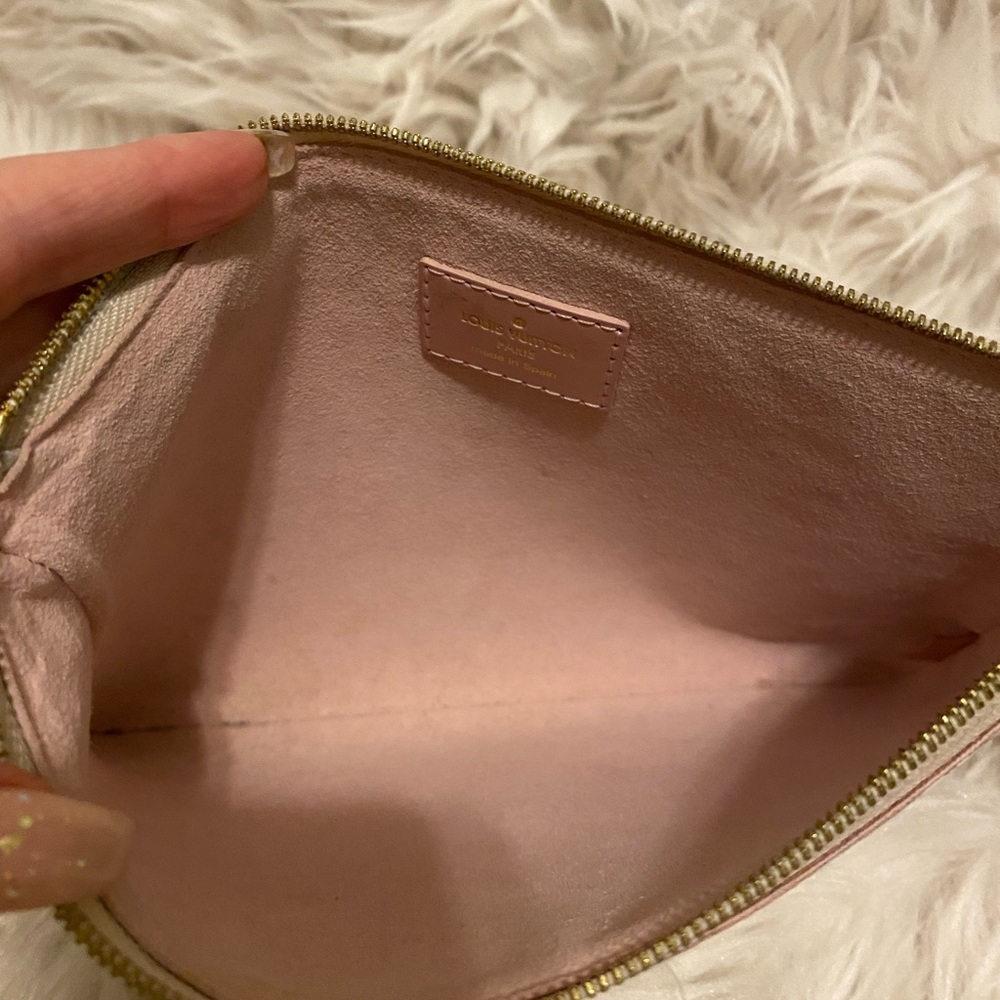 💯 LOUIS VUITTON WRISTLET! Coming Soon! - Picture 3 of 7